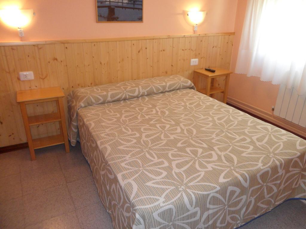 Отель Hostal Alce Нигран Экстерьер фото